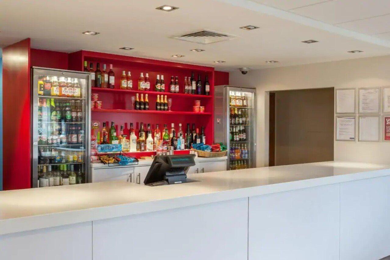 Travelodge Bracknell Central Kültér fotó